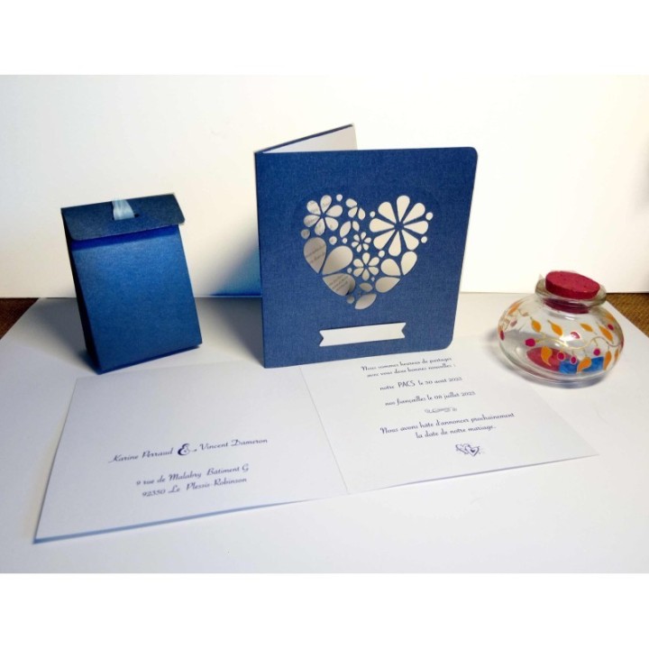 invitation de mariage CŒUR DÉCOUPE EN FLEURS  Papier irise bleu et blanc, www.imprimeur-graveur-des-alpes.fr