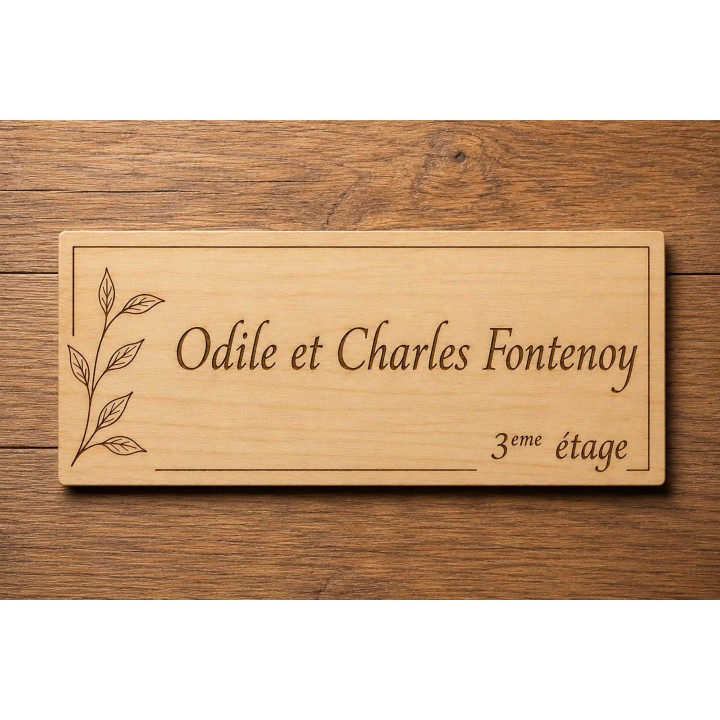 plaque de boite aux lettres en bois de tilleul gravée, nom et étage fabrication à Grenoble