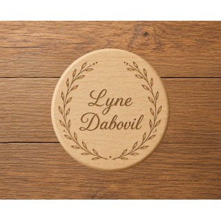 BADGE EN BOIS NATUREL ROND 50mm GRAVEE personnalise, nom et prénom
