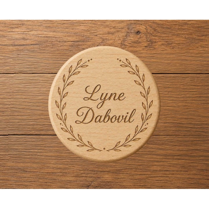 BADGE EN BOIS NATUREL ROND 50mm GRAVEE personnalise, nom et prénom