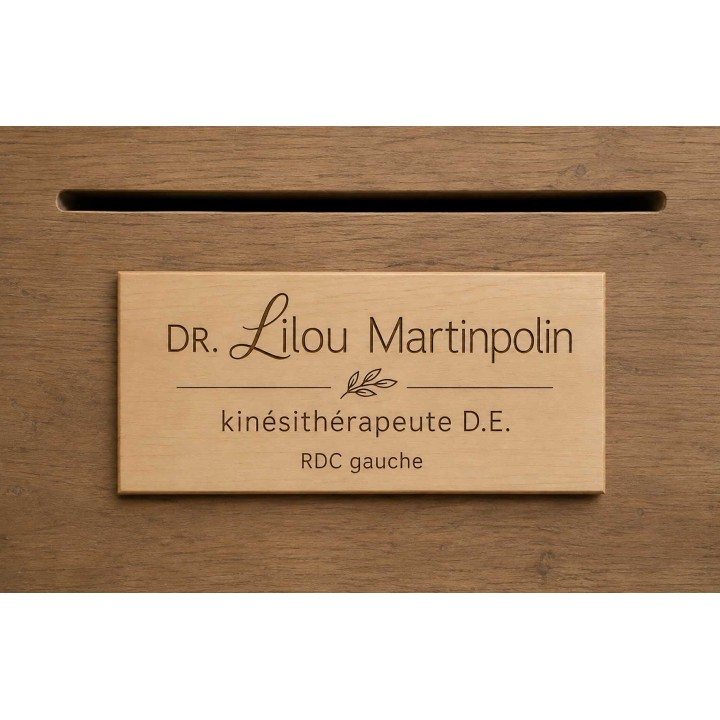 plaque boite aux lettres en bois de tilleul gravée, grand format  personnalisée  à Grenoble