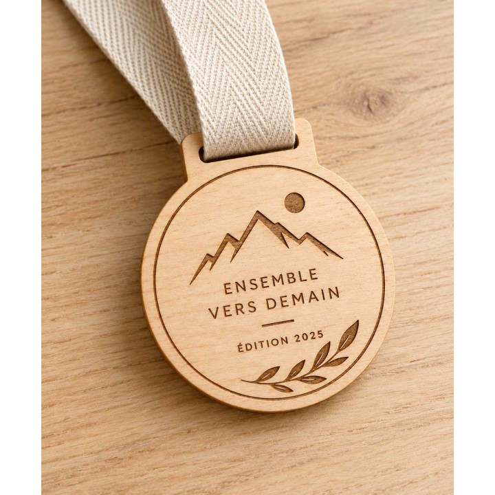MEDAILLE EN BOIS NATUREL GRAVEE, montagne, les alpes. a Grenoble IMPRIMEUR GRAVEUR DES ALPES.FR