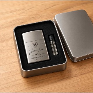 BRIQUET ZIPPO EN METAL ARGENTE  dans son coffret écrin métal cadeau PERSONNALISE NOM PRENOM
