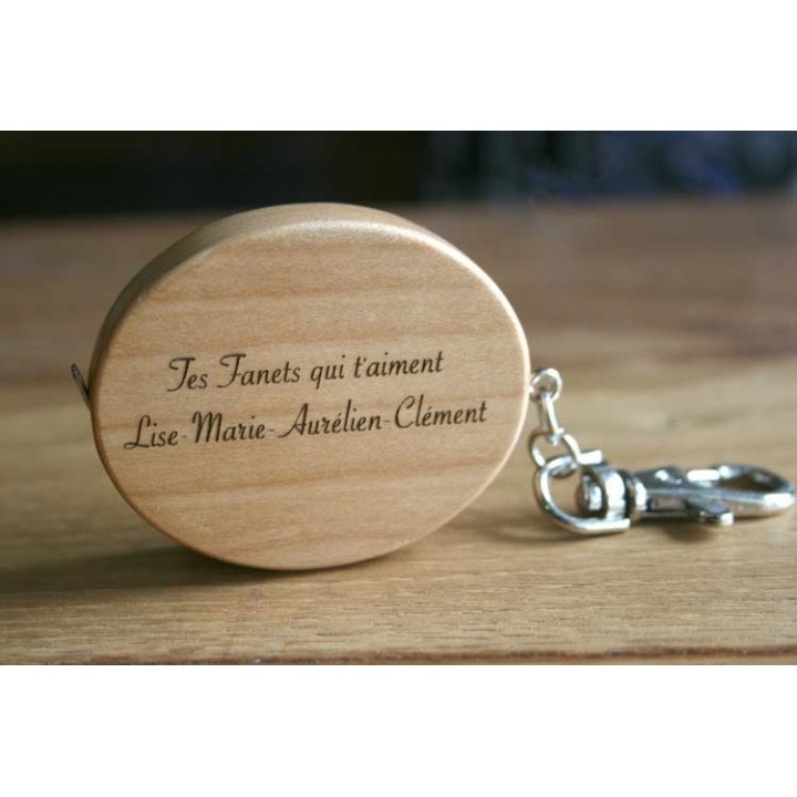 porte clé en bois de hêtre avec un mètre et mousqueton