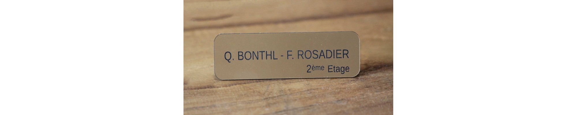 plaque boite aux lettres a grenoble, nom, prénom etage, plaque de porte